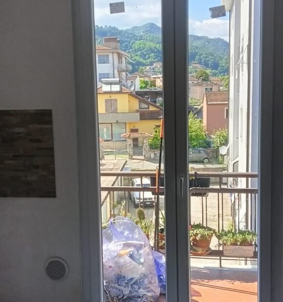 Montaggio infissi doppio vetro Follo La Spezia foto 4