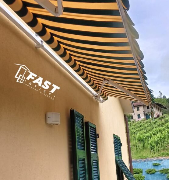 Tenda a braccetti motorizzata 6 MT Ricco Del Golfo La Spezia foto 3